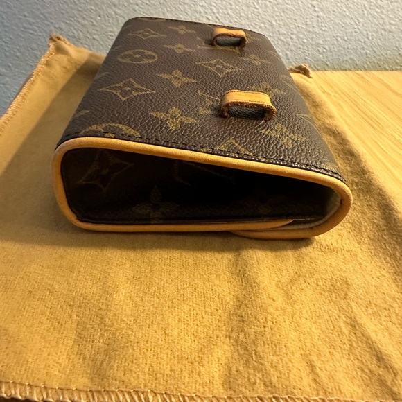 Louis Vuitton Monogram 'Florentine' Belt Bag - Picture 7 of 10